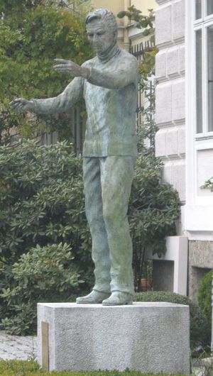 Denkmal Herbert von Karajan.jpg
