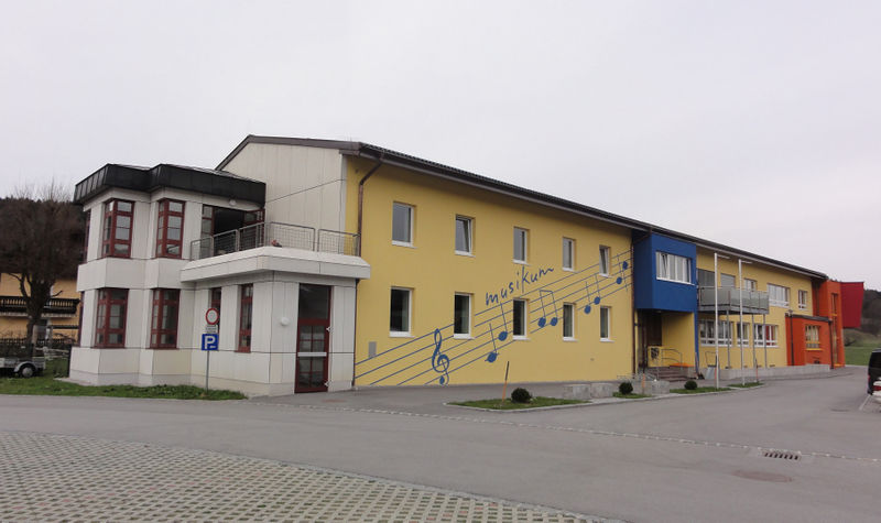 Datei:Musikum Thalgau, Karl Haas Weg 2.JPG