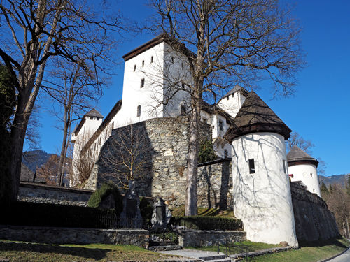 Goldegg Schloss01.jpg
