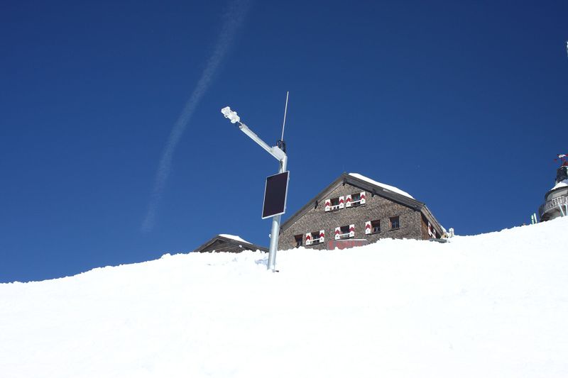 Datei:Sonnblick-zittelhaus7885.jpg