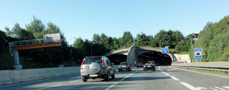 Datei:Umweltschutztunnel Liefering, Westseite.jpg