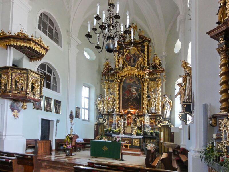 Datei:Innenansicht der Dekanatskirche Bergheim.jpg