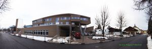 Pano der neuen Thalgauer Volksschule, 27.12.2012.jpg