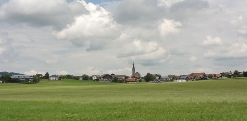 Datei:Schleedorf, westliche Ortsansicht.jpg