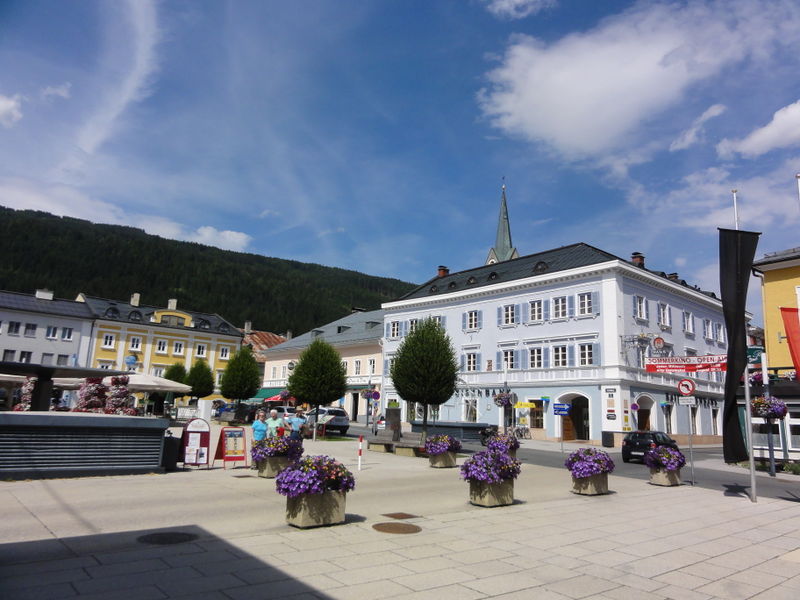 Datei:Stadtplatz in Radstadt in Richtung Nordosten.JPG