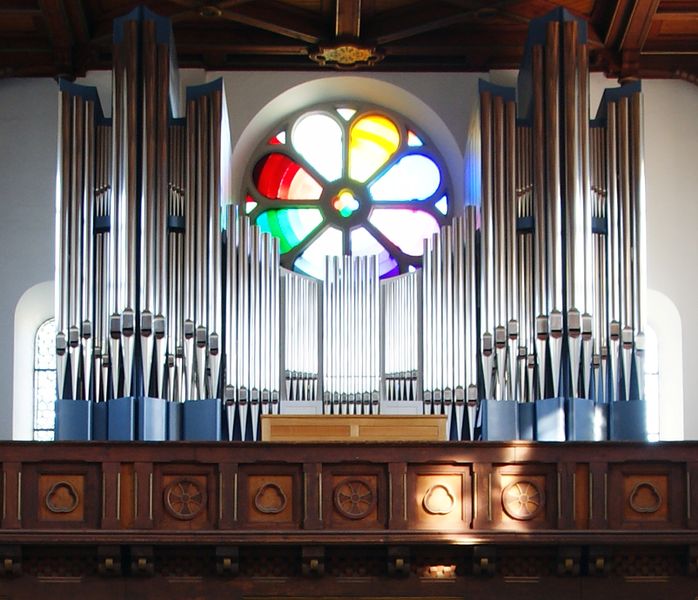 Datei:Orgel-Itzling 2010.jpg