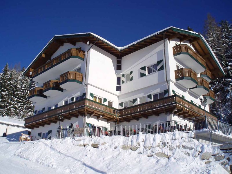 Datei:Hotel Hahnbaum02.jpg
