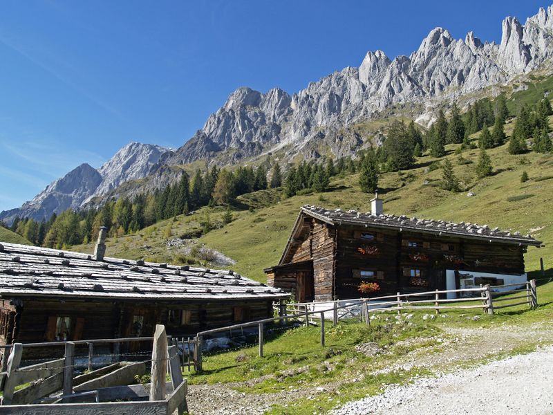 Datei:Mühlbach Arthurhaus Almhütte01.jpg