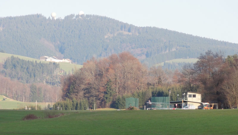 Datei:Modellflugplatz in Eugendorf-Kraiwiesen.jpg