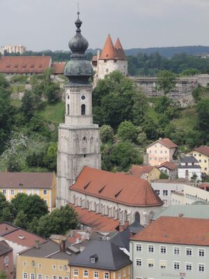Pfarrkiche St. Jakob in Burghausen, Ostansicht.jpg