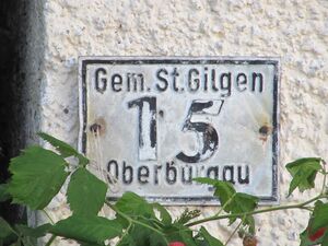 Hausnummertafel in Oberburgau.JPG