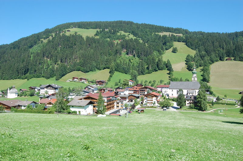 Datei:Pfarrkirche Oberau.jpg