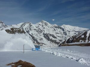 Großglockner Hochalpenstraße Schneeräumung 16 April 2015 03.jpg