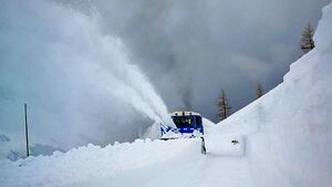 Großglockner Hochalpenstraße Schneeräumung 2021 08.jpg