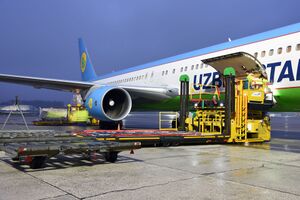 Uzbekistan Airlines brachte medizinisches Material 10.jpg