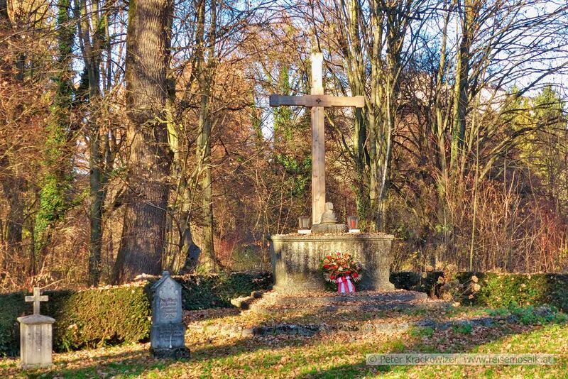 Datei:Garnisonsfriedhof Riedenburg Salzburg 03.jpg