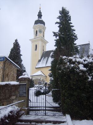 Stadtpfarrkirche Liefering, Eingang.jpg