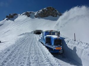 Großglockner Hochalpenstraße Schneeräumung 2017 Nordrampe 39.jpg