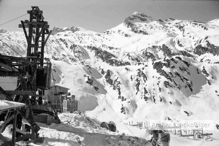 Besichtigung der Baustelle der Gletscherbahnen Kaprun im Februar 1964 15.jpg