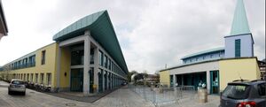 Diakonissen Krankenhaus Salzburg-Aigen, Südansicht mit Kapelle.jpg
