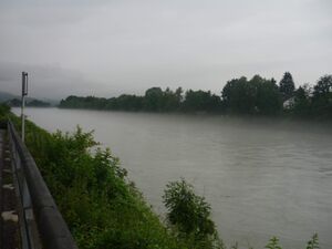 Die dampfende Salzach am Morgen beim Josefiausteg.jpg
