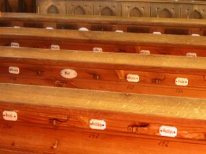 Maria Neustift benannte Kirchenbänke 2003 A 076.jpg