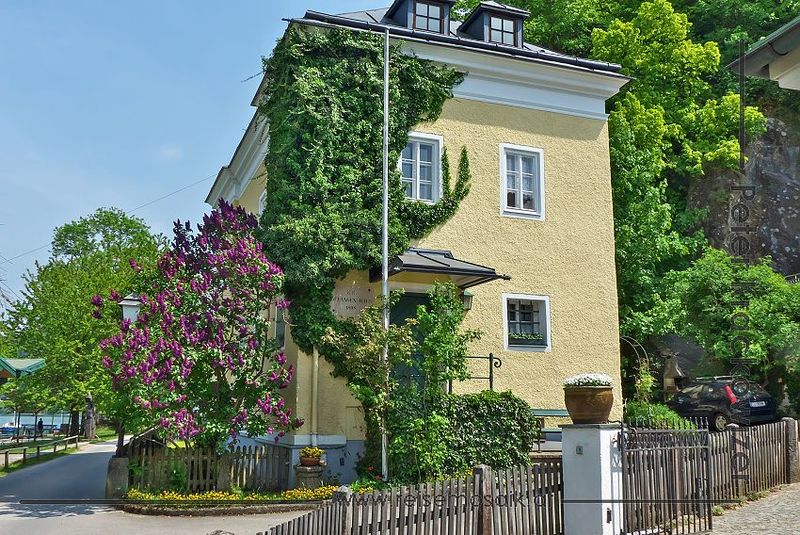 Datei:Pfleggericht Mattsee Gebäude.jpg
