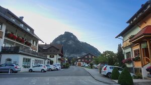 Seestraße (Fuschl am See) mit Ellmaustein.JPG