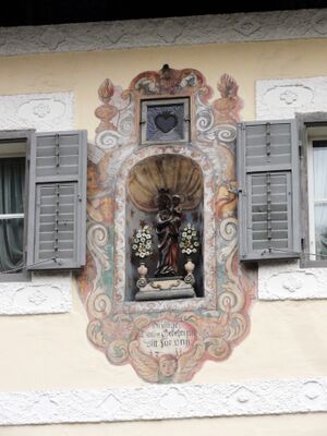 Madonna in einer Mauernische in der Bräuhausstraße.jpg