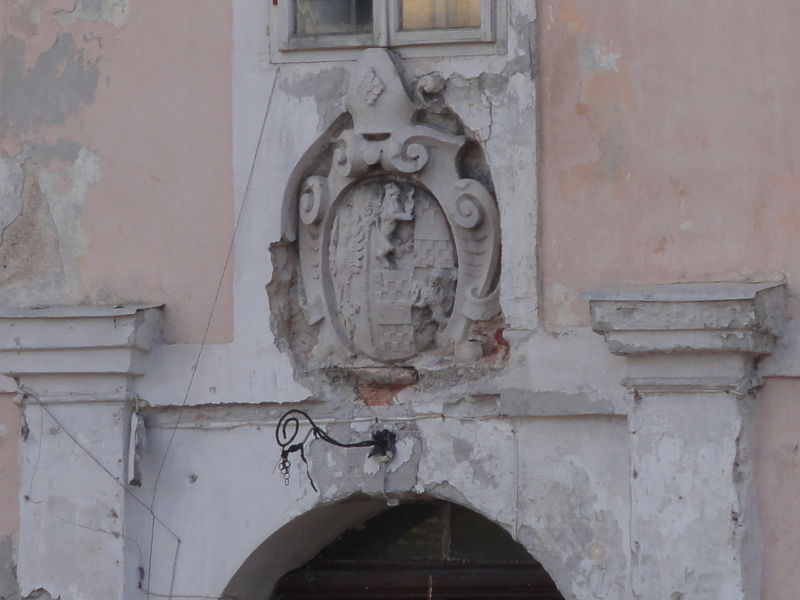Datei:Schloss Guggenthal, Wappen am Eingang.JPG
