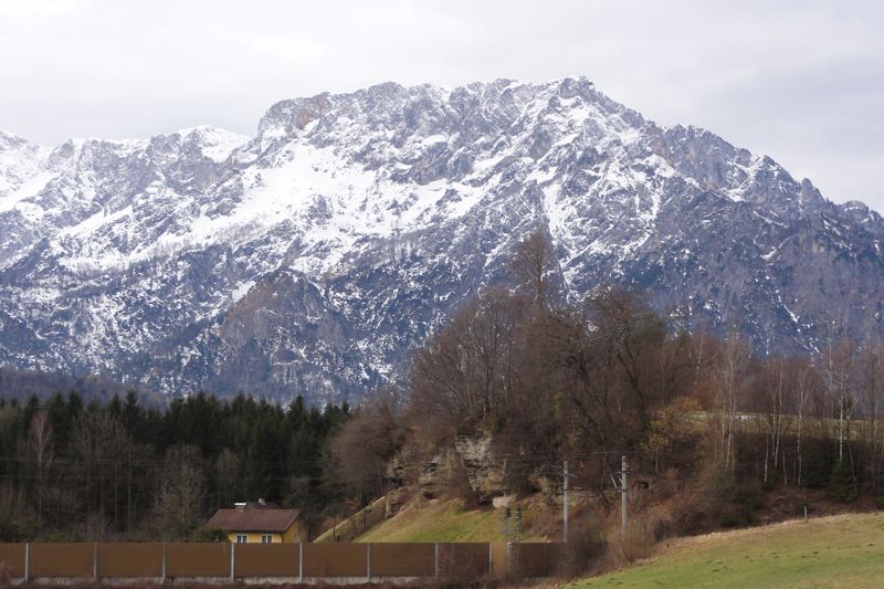 Datei:Ursteinfelssporn mit Untersberg.jpg