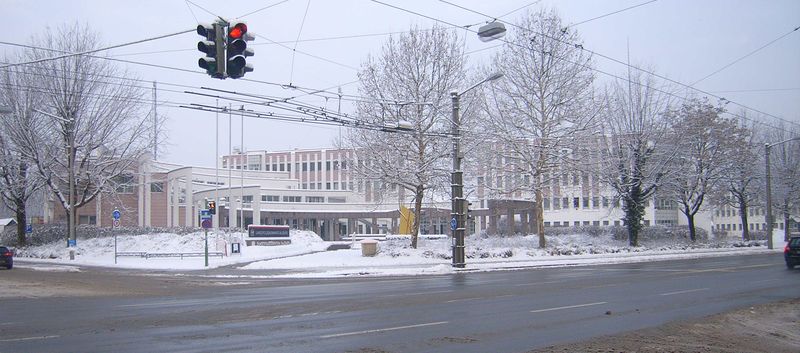 Datei:Bundespolizeidirektion Salzburg, Südostansicht.jpg