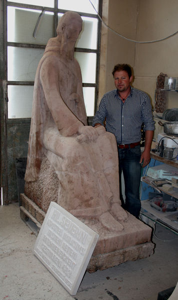 Datei:Severin Statue 01.jpg