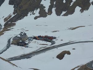Großglockner Hochalpenstraße Schneeräumung 16 April 2015 11.jpg