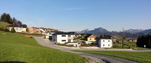 Siedlung Henndorfer Straße in Enzersberg.jpg
