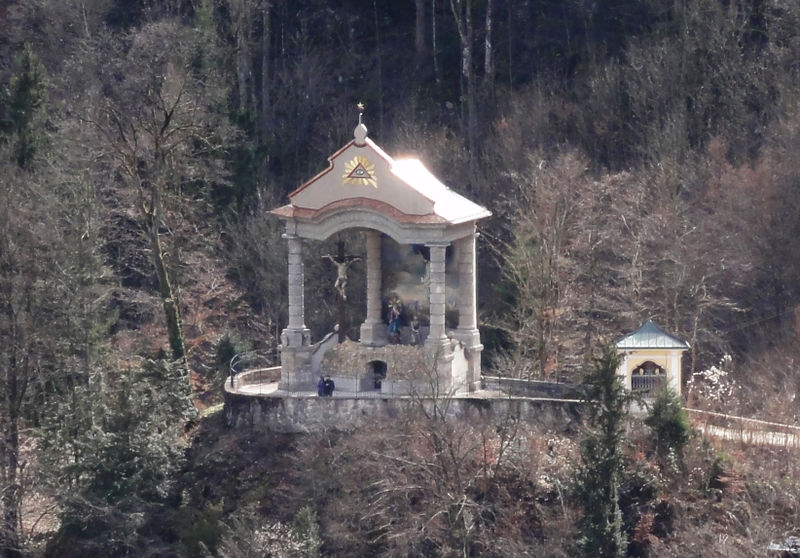 Datei:Blick zum Kalvarienberg.jpg