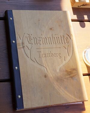 Enzianhütte, Speisekarte mit Holzdesign .jpg