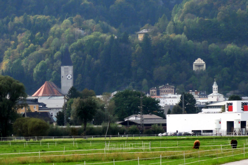 Datei:Halleinansicht von Burgfried.jpg