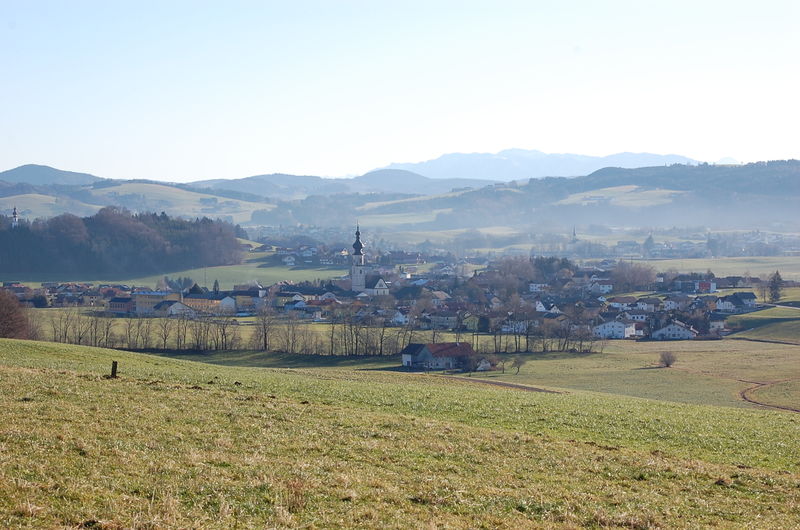 Datei:Köstendorfansicht vom Tannberg.jpg
