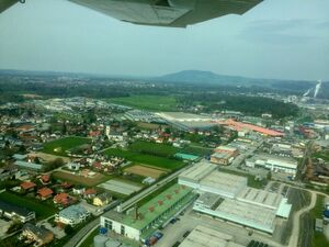 Siezenheim mit Gewerbegebiet.jpg