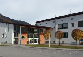 St. Johann Neue Volksschule01.jpg