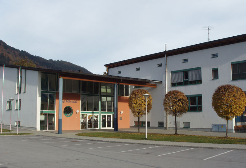 Datei:St. Johann Neue Volksschule01.jpg