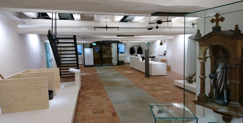 Datei:Museumsfoyer in Bad Reichenhall.jpg