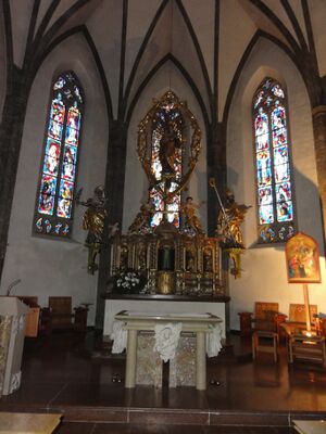 Pfarrkirche Kuchl, Altarraum.jpg