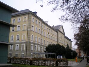 Seniorenheim Hellbrunn, südliche Ansicht.JPG