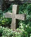 Steinkreuz (ca. 60 cm hoch) am Bach westlich vom Kaindlhof am Fuß des Walserbergs im Ort Walserberg..jpg