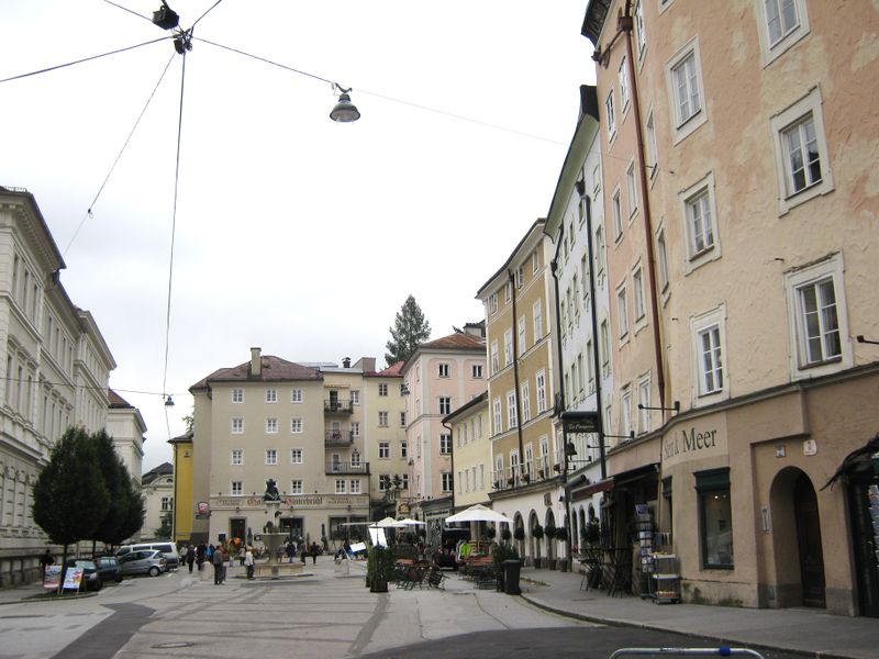 Datei:Kajetanerplatz autofrei.jpg