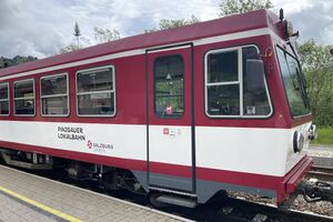 Pinzgauer Lokalbahn Triebwagen 2024 01.jpg