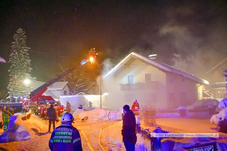 2017 01 08 FF Neumarkt am Wallersee Brand Wallbachsiedlung 10.jpg