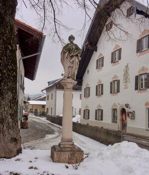 Petrusstatue in Piding.JPG